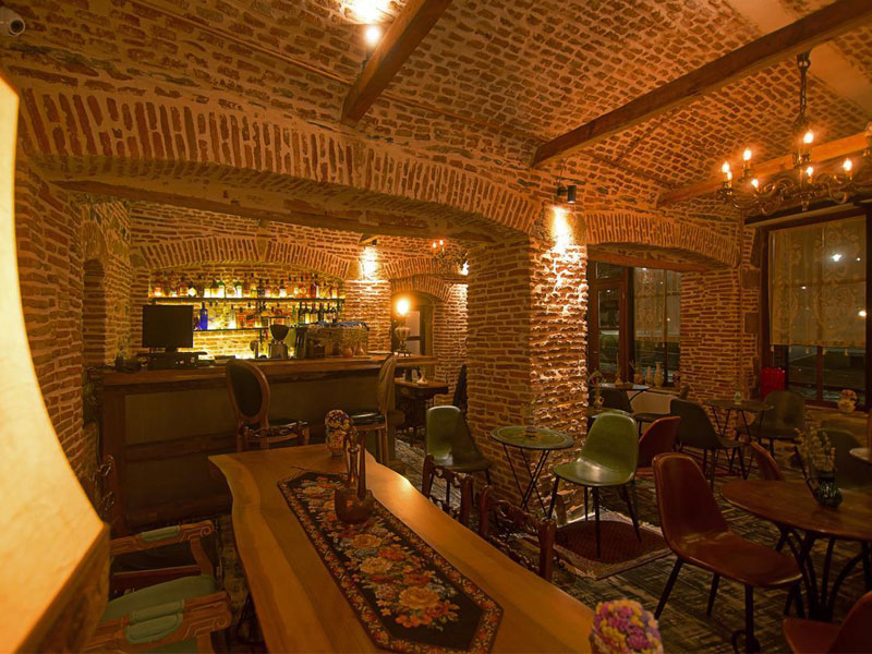 Hotel Hani I Parazir Korca, Bar Café