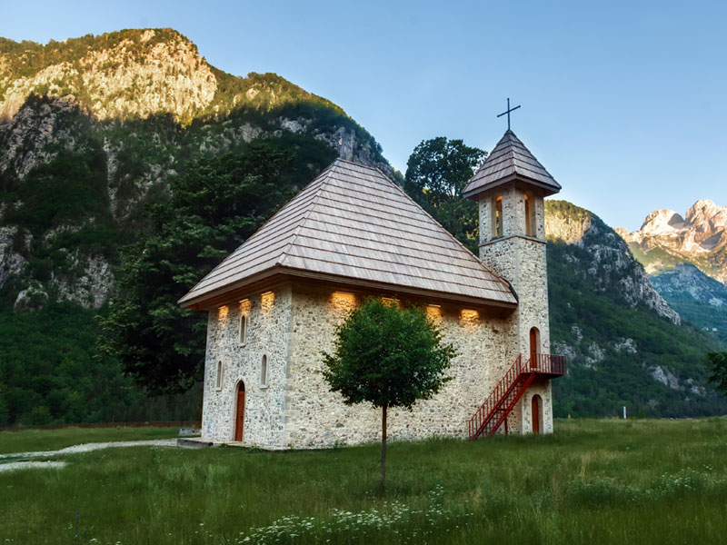 Parque Nacional de Theth, Iglesia Católica, Alpes Albaneses, Albania