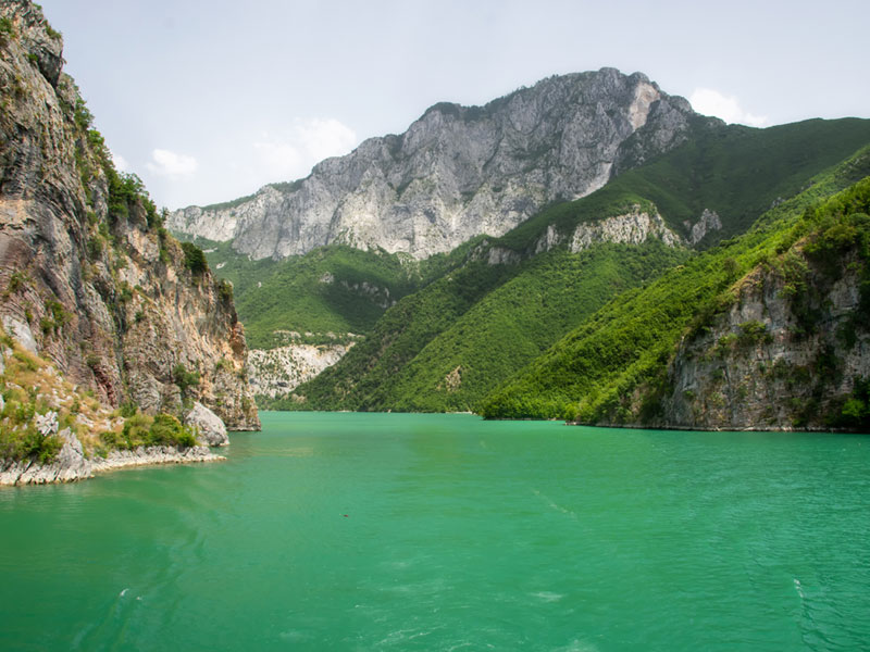 Lago Koman, Albania
